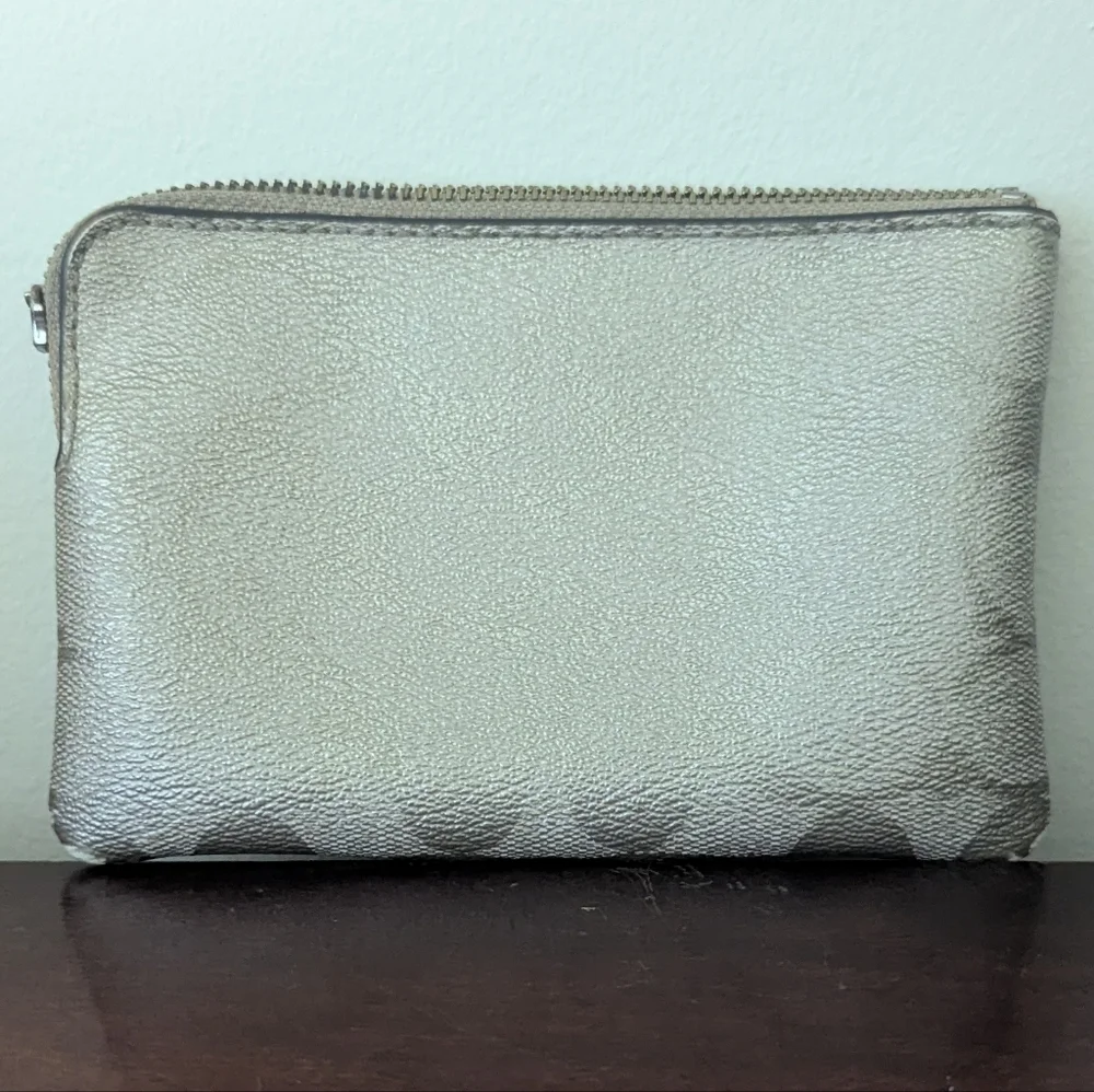 Coach missing zipper